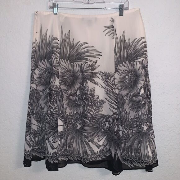 Jones Wear Floral Print Lightweight Midi Skirt Size 16 - Picture 2 of 9